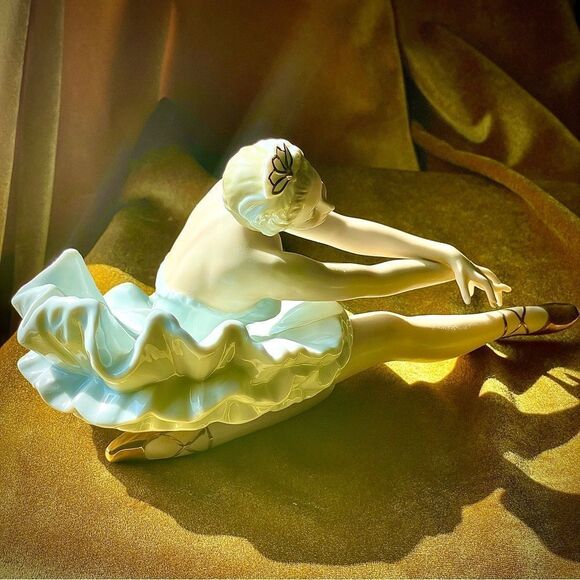 ♥️ Elegant Porcelain Ballerina Figurine, Vintage - Picture 1 of 13